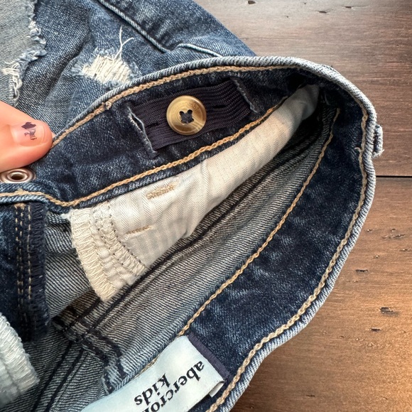 VGUC Abercrombie kids cutoff shorts size 7/8 - Picture 3 of 4